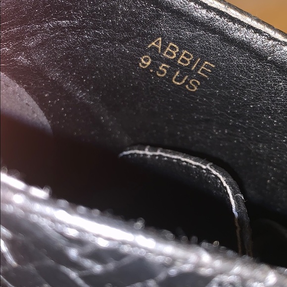 ”Shoedazzle” booties - Picture 4 of 7